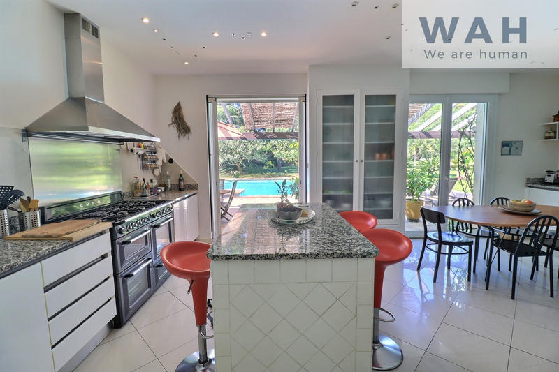 Villa - 283 m² - 8 pièces