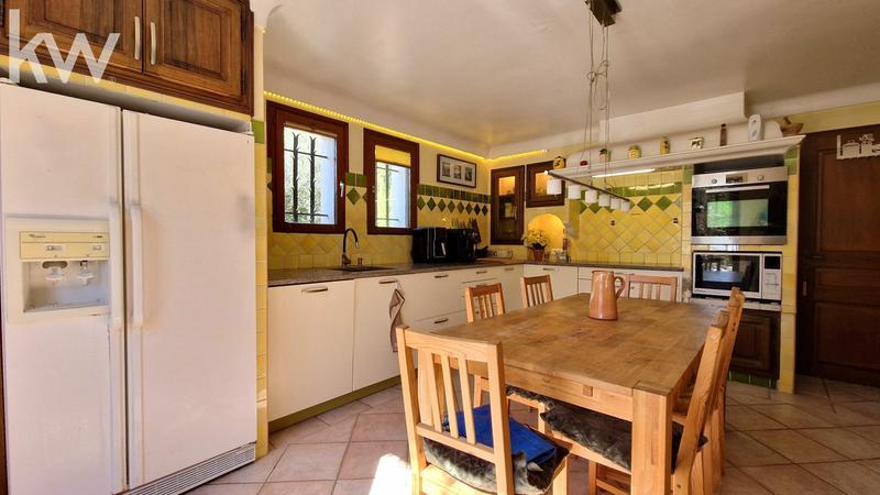 Maison provençale - 256 m² - 9 pièces