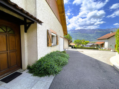 Maison traditionnelle - 211 m² - 8 pièces