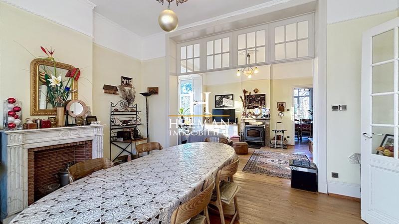 Maison - 236 m² - 9 pièces