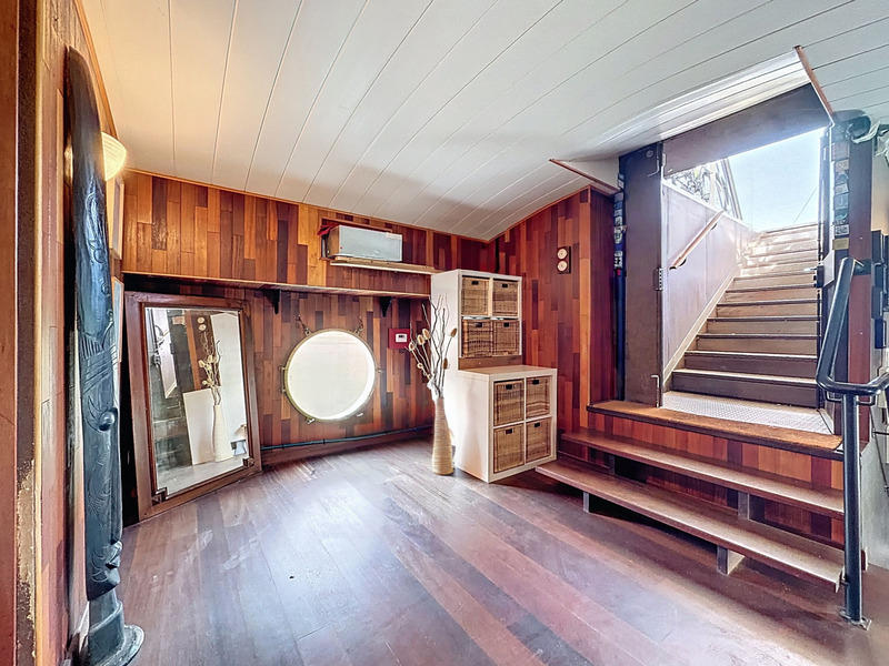 Péniche - 170 m² - 7 pièces