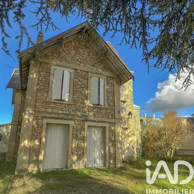 Maison - 185 m² - 12 pièces