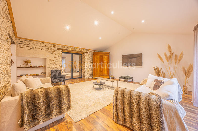 Maison - 226 m² - 7 pièces