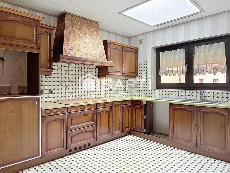 Maison - 159 m² - 9 pièces