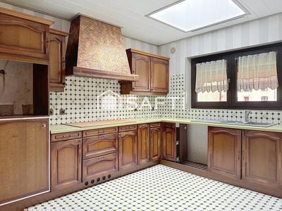 Maison - 159 m² - 9 pièces