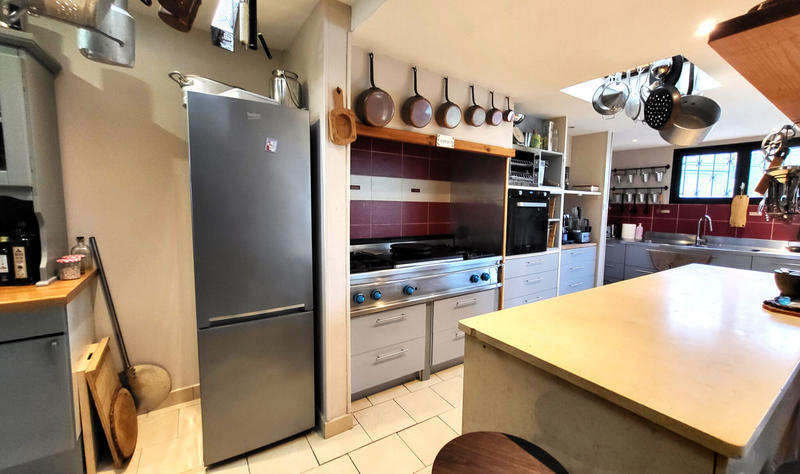 Maison - 245 m² - 11 pièces