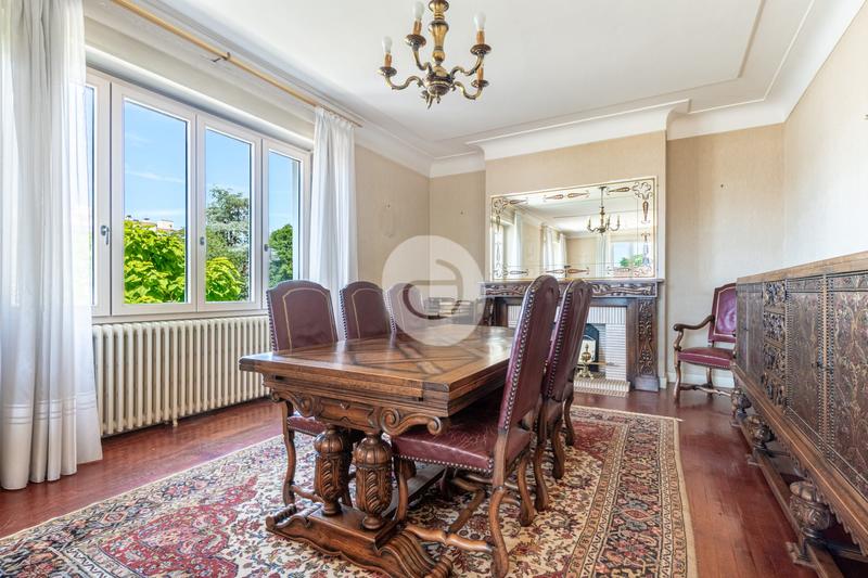 Maison - 187 m² - 8 pièces