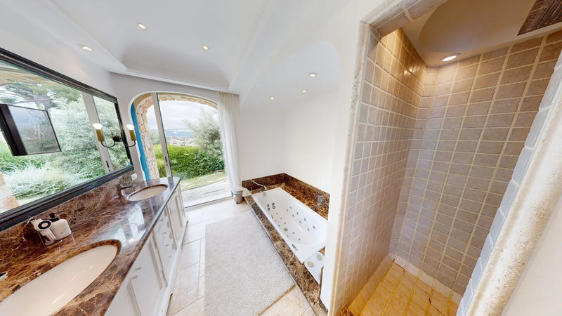 Maison - 200 m² - 6 pièces