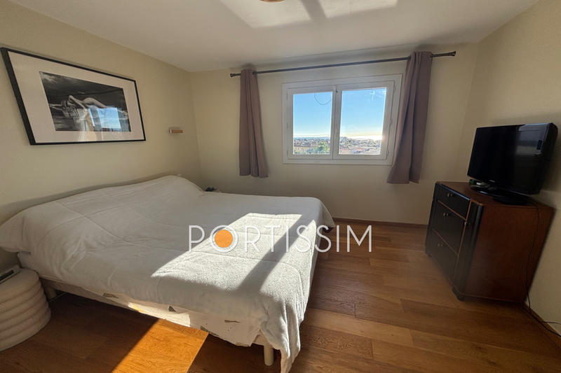 Maison - 242 m² - 5 pièces