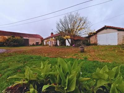 Maison traditionnelle - 141 m² - 6 pièces