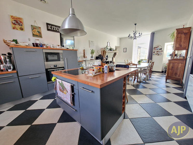 Maison - 283 m² - 11 pièces