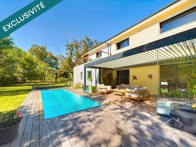 Maison - 224 m² - 8 pièces