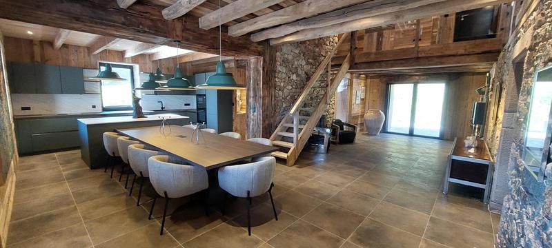 Maison - 255 m² - 8 pièces