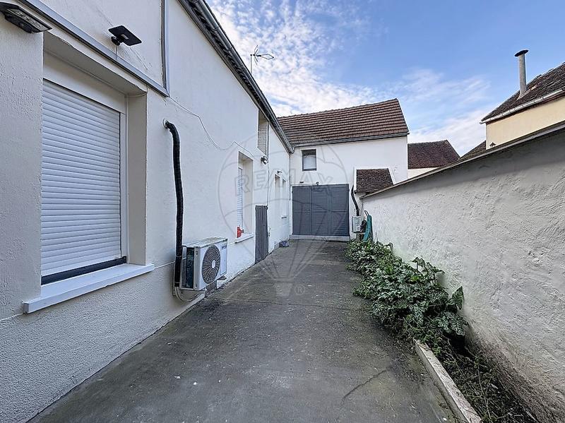 Immeuble - 182 m² - 9 pièces