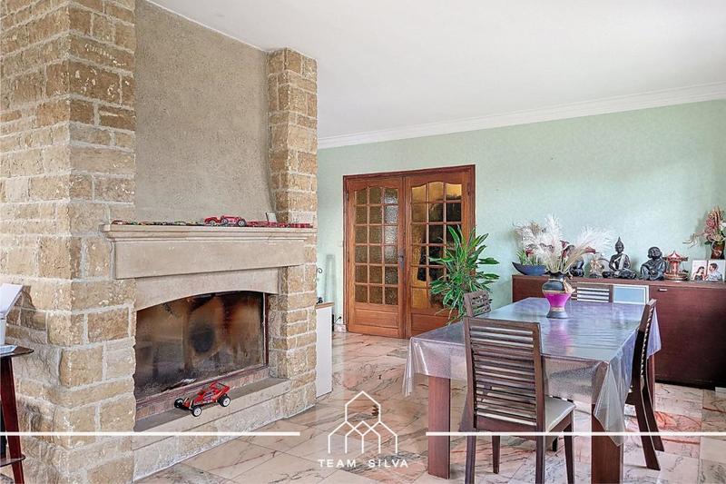 Pavillon - 220 m² - 7 pièces