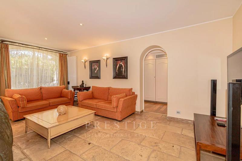 Maison - 347 m² - 7 pièces