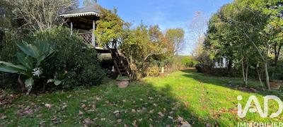 Maison - 1 022 m² - 15 pièces