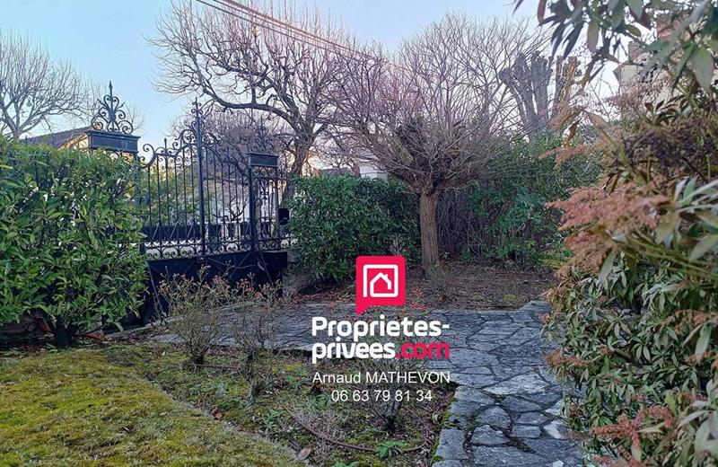 Maison - 299 m² - 10 pièces