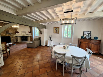 Propriété - 191 m² - 6 pièces