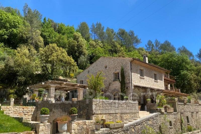 Maison - 460 m² - 14 pièces