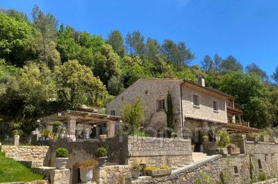 Maison - 460 m² - 14 pièces