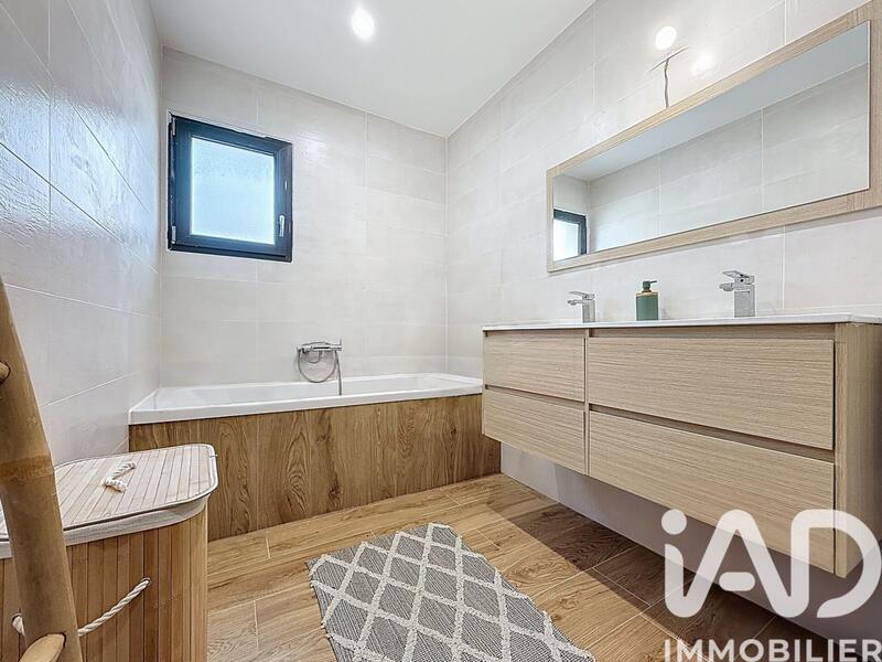 Maison - 97 m² - 5 pièces