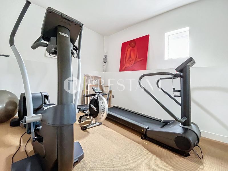 Maison - 300 m² - 9 pièces