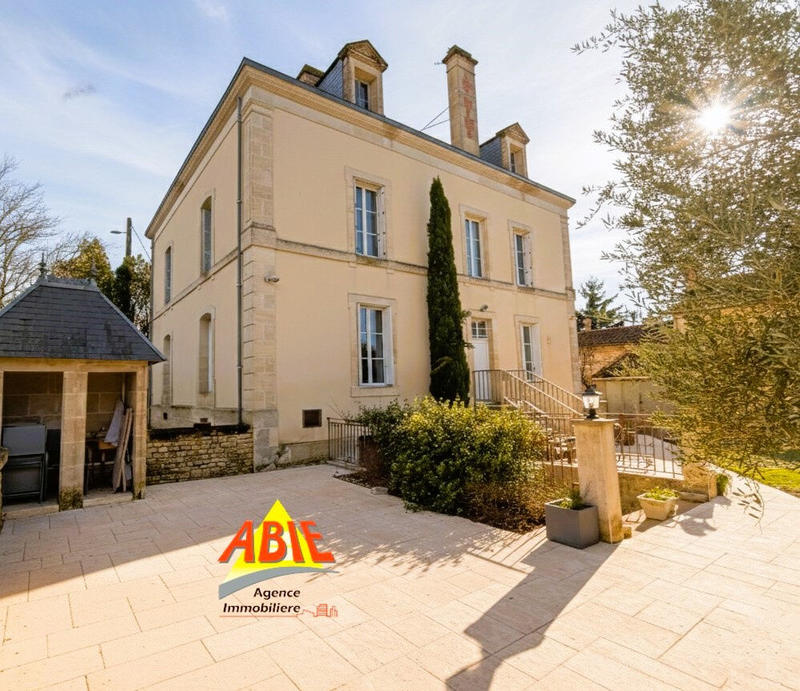 Maison - 200 m² - 7 pièces