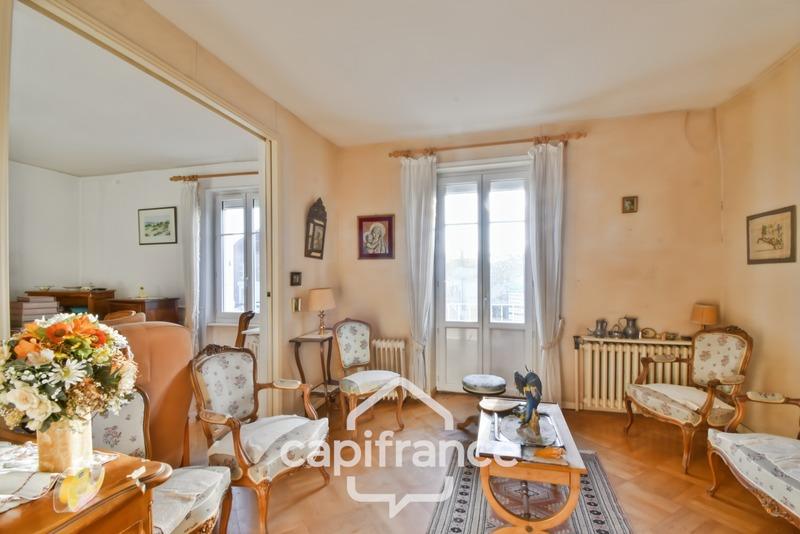 Maison - 233 m² - 12 pièces