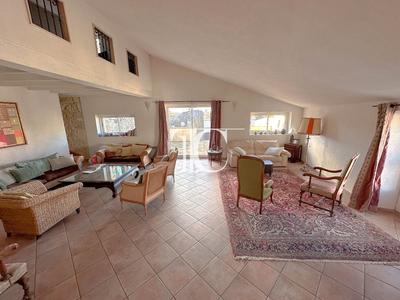 Maison - 272 m² - 8 pièces