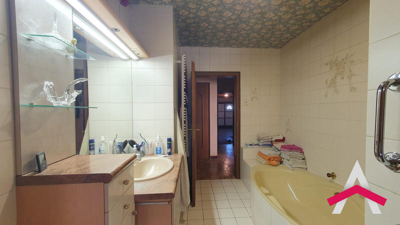 Maison - 196 m² - 7 pièces