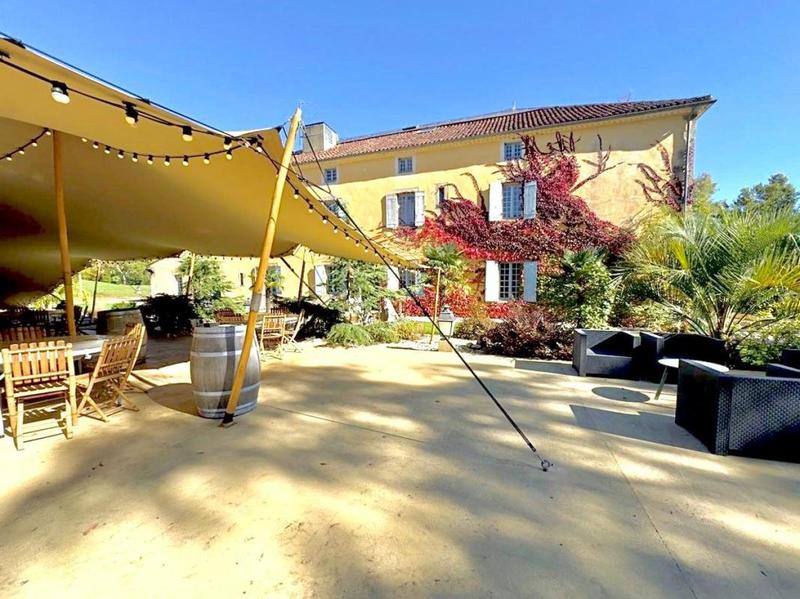 Château - 1 600 m² - 50 pièces