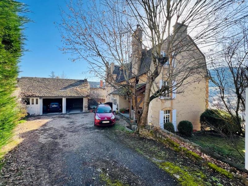 Maison - 232 m² - 11 pièces