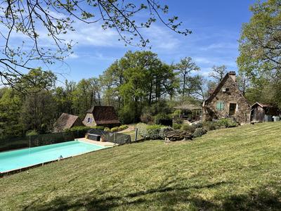 Propriété - 250 m² - 11 pièces