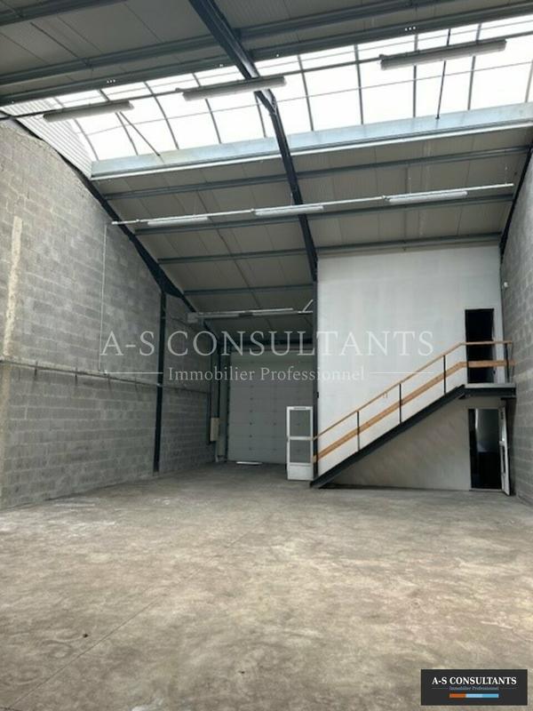 Entrepôt - 242 m²