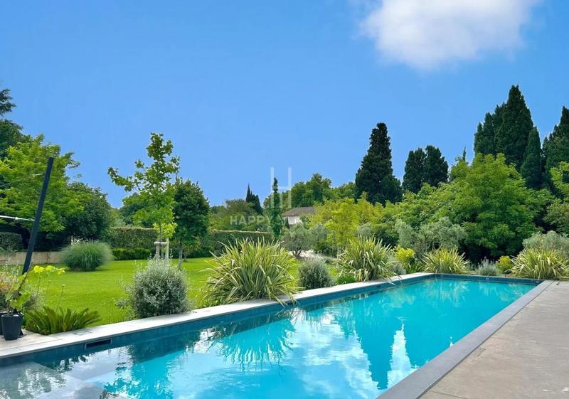 Propriété - 260 m² - 7 pièces