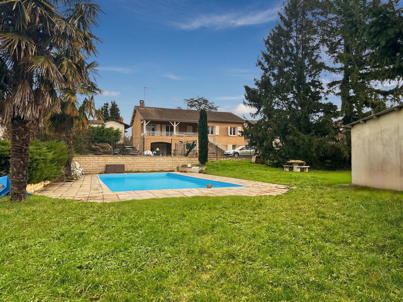 Maison - 216 m² - 8 pièces