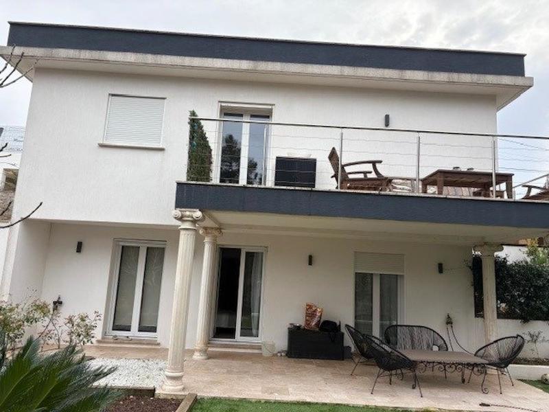Maison - 145 m² - 6 pièces