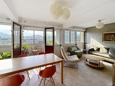 Appartement - 120 m² - 6 pièces