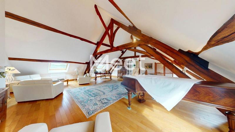 Maison - 561 m² - 15 pièces