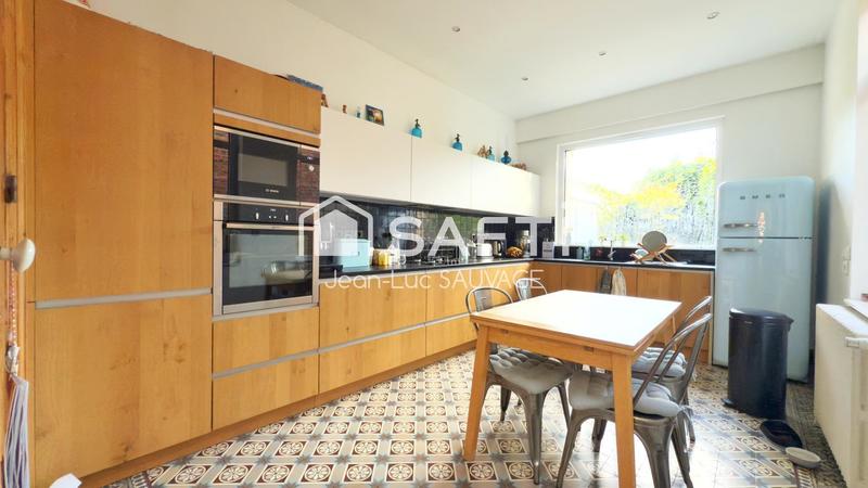 Maison - 201 m² - 6 pièces