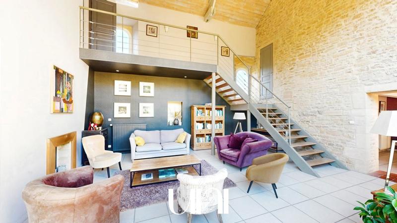 Maison - 305 m² - 11 pièces