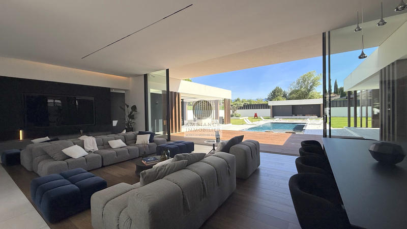 Maison - 282 m² - 7 pièces