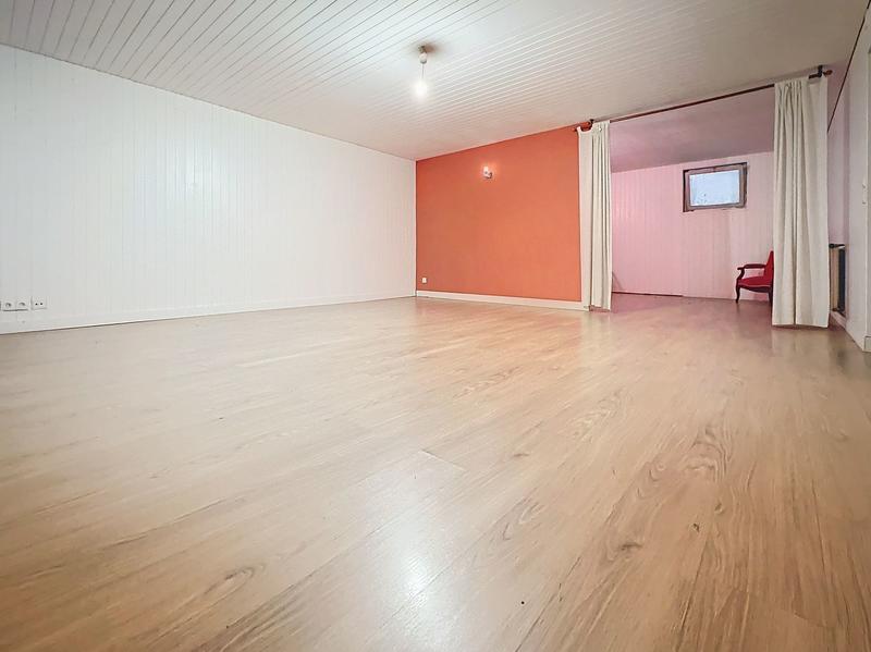 Maison - 222 m² - 7 pièces