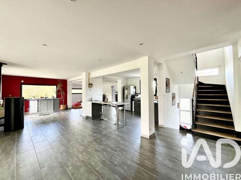 Maison - 140 m² - 5 pièces