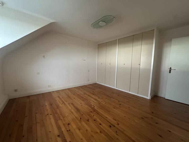 Maison - 200 m² - 8 pièces