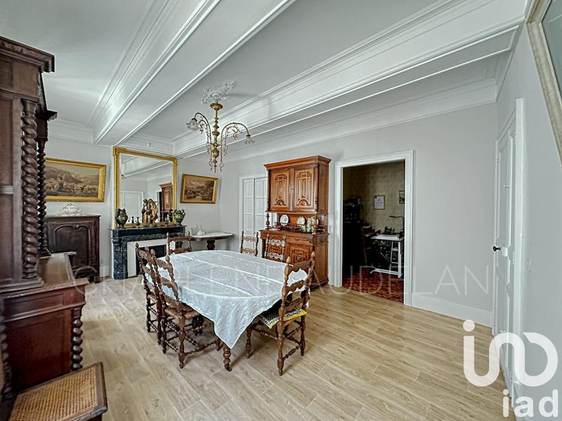 Maison - 264 m² - 11 pièces