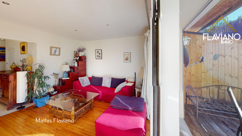 Appartement - 151 m² - 6 pièces