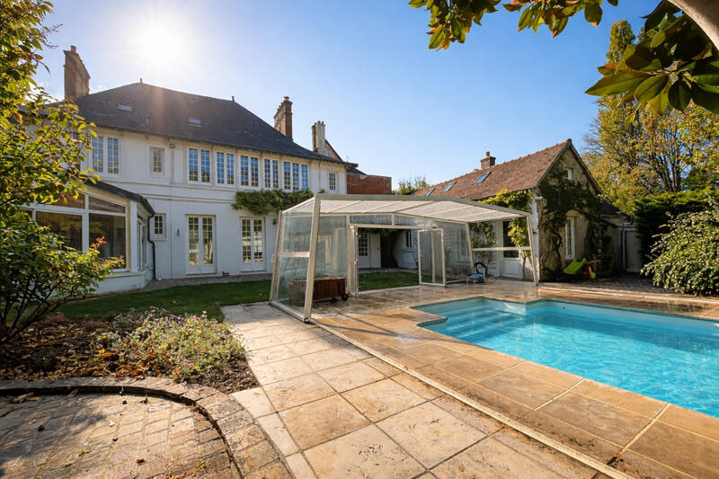 Maison - 295 m² - 10 pièces