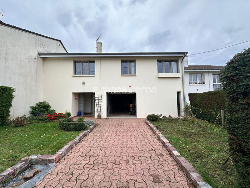 Maison - 99 m² - 6 pièces